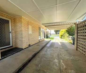 Roomy brick veneer - Photo 4