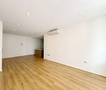 Renovated 2 Bedder with Timber Floor - Photo 1