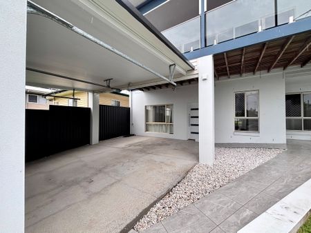 Renovated Dual-Living Family Home in Manly - Photo 4