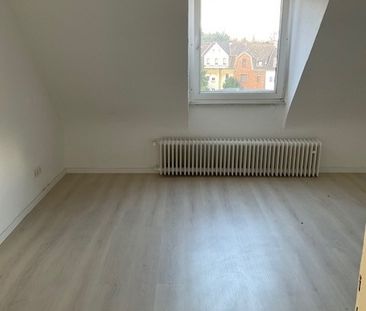 3 NKM frei bei Anmietung ! Schöne renovierte 3 Zimmer Dachgeschoss ... - Foto 4