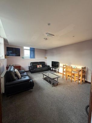 1 bedroom in a flat share to rent - Photo 1