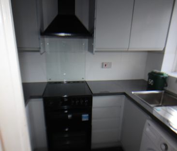 Beaulieu Close, Hounslow - Photo 5