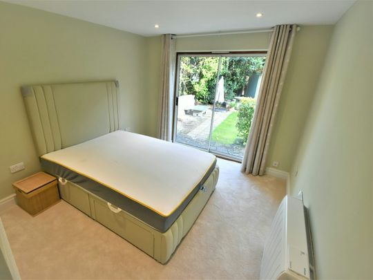 Flat to rent on - Photo 1