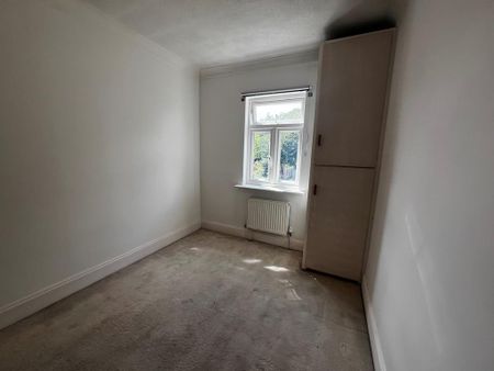3 bedroom end of terrace house to rent - Photo 4