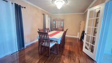 For Lease - 881 Knotty Pine Grove Unit# Main and Upper, Mississauga, Ontario - Photo 2