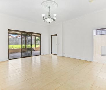 Spacious, Peaceful & Perfectly Positioned in Central Mosman - Photo 2