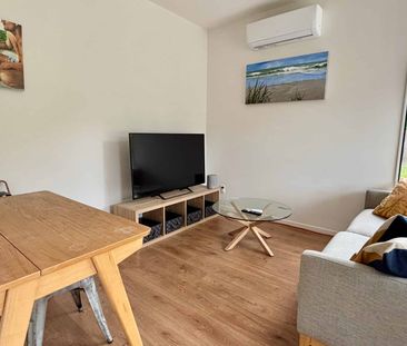 Modern, Fully Furnished Home - Light, Stylish & Easy Living - Photo 4