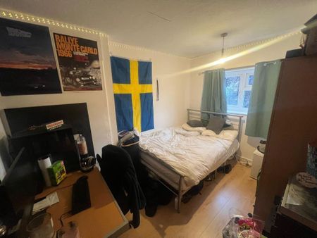 4 bedroom end of terrace house to rent - Photo 4