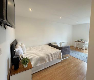 Studio to rent - Photo 3