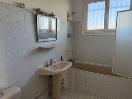 Location Appartement 4 pièces 66m² ARLES 13280 - Photo 2