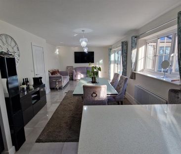 5 bedroom detached house to rent - Photo 1