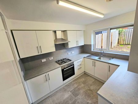 4 Bed Terraced House, Berkeley Path, LU2 - Photo 5