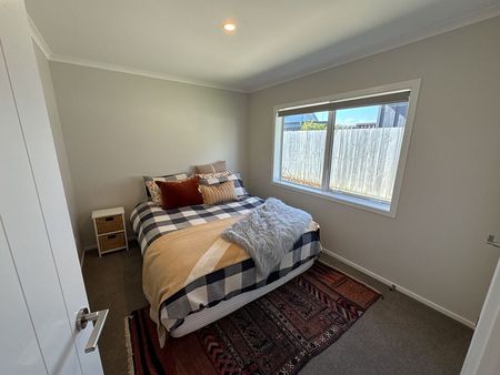 Near New 3 Bed House at the beach - Photo 4