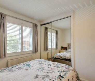 1 bed end of terrace house to rent in Hawthorne Crescent, West Dray... - Photo 2