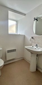 Location Appartement 2 pièces 39m² DOL DE BRETAGNE 35120 - Photo 3