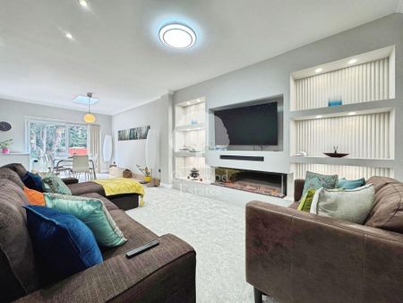 5 bedroom semi-detached house to rent - Photo 2