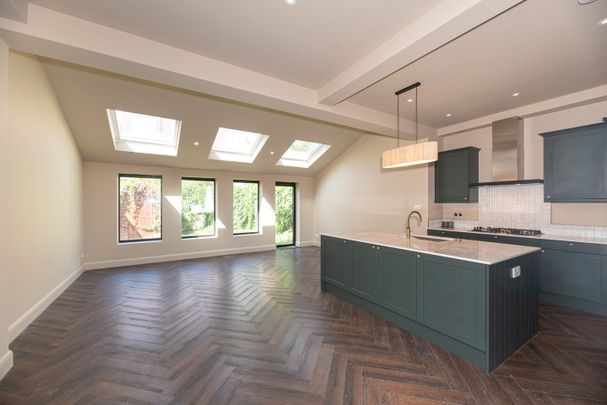 5 Bed Semi-Detached House, Queens Road, SW19 - Photo 1