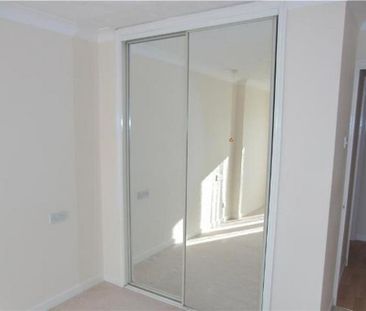 1 bedroom retirement property to rent - Photo 6