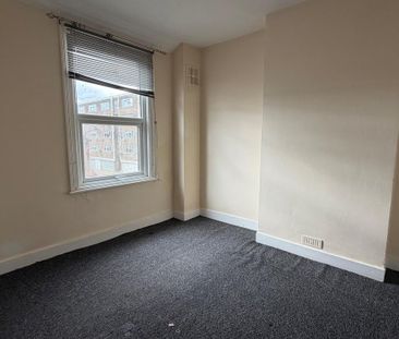 2 bedroom end of terrace house to rent - Photo 1