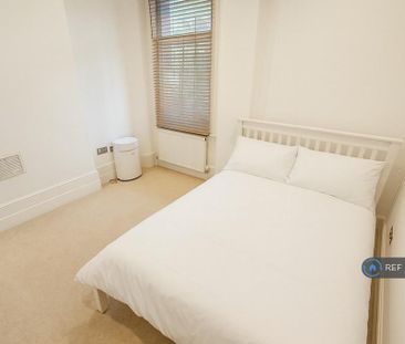 1 bedroom in a flat share to rent - Photo 1
