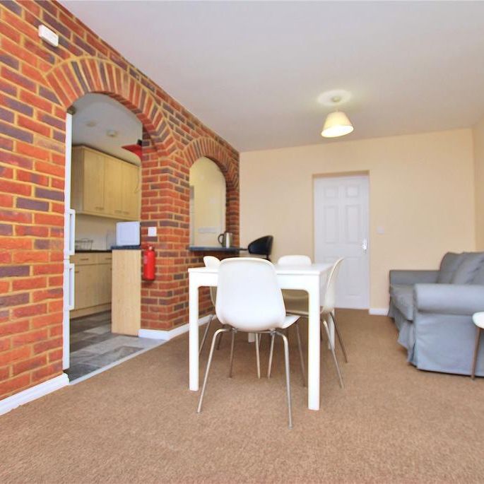 6 bedroom detached house to rent - Photo 1