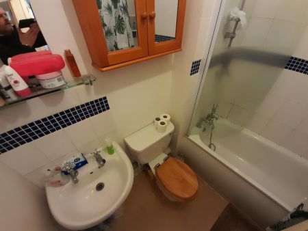 2 bedroom apartment to rent - Photo 3
