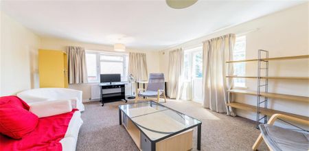 3 Bedroom, 1 bath, 1 reception Flat - Photo 5