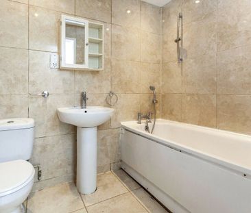 Town Lane, Stanwell, Staines-upon-Thames, Surrey, TW19 7BZ - Photo 6