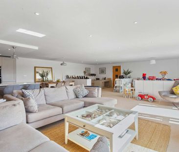 A beautifully presented first floor apartment, with glorious long v... - Photo 4