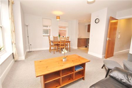 Vicarage Road, Egham, Surrey, TW20 9GH - Photo 3