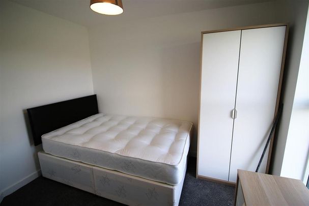 5 bedroom private hall to rent - Photo 1