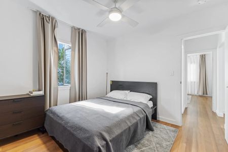 Fully renovated home in ideal location - Photo 5