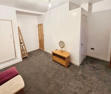 2 bedroom end of terrace house to rent - Photo 4