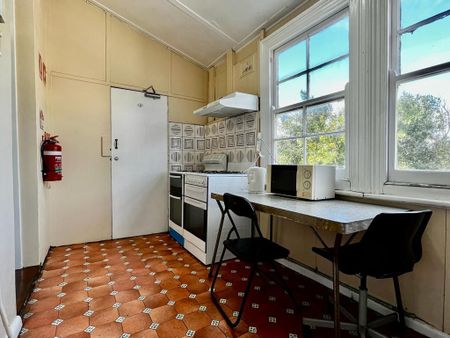 Conveniently located boarding house in the heart of Marrickville - Photo 5