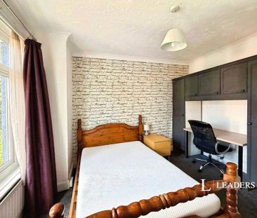 5 bedroom house to rent Henville Road, 40 Henville Road, Bournemout... - Photo 3