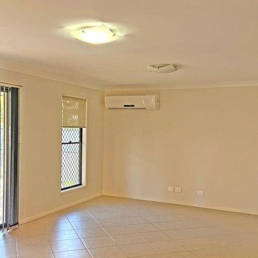 Spacious Family Home! - Photo 1