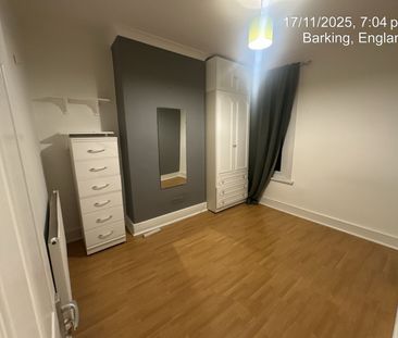 5 Bed Terraced House, Park Avenue, IG11 - Photo 4