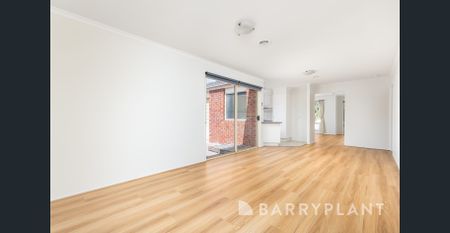 COSY AND COMFORTABLE FAMILY HOME - Photo 4