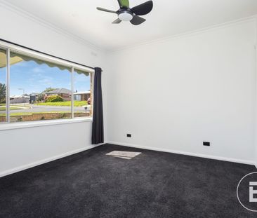 Updated 3 Bedroom Home in Convenient North Bendigo Location - Photo 3