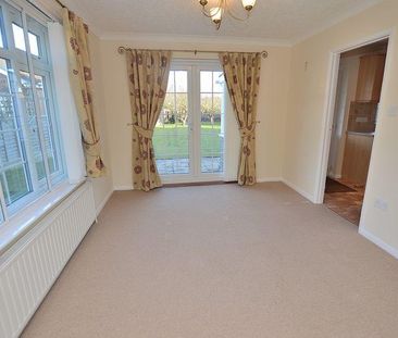3 bedroom detached bungalow to rent - Photo 4