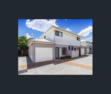 Beautifully Appointed Townhouse for Rent - Photo 2