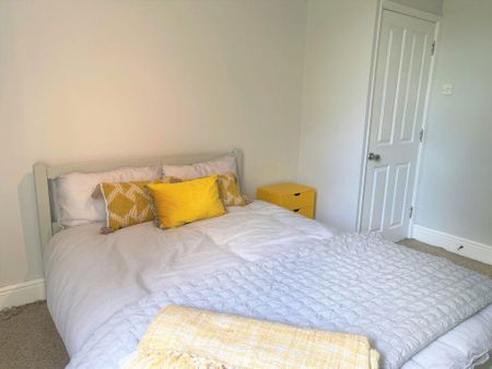 1 bedroom in a house share to rent - Photo 2