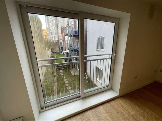 Bedroom - Central Luton - Juliette Balcony - Unfurnished, LU2 - Photo 1