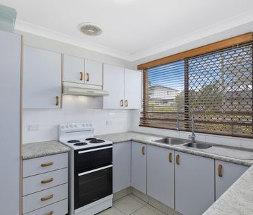 IDEAL FAMILY HOME - Photo 4