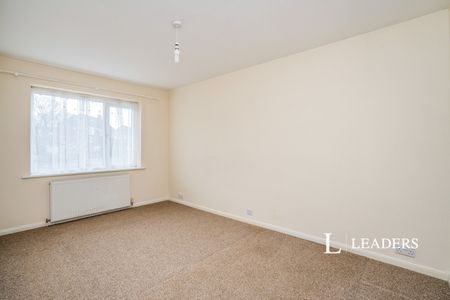2 bedroom bungalow to rent Beaufort Road, Hampshire, Havant, PO9 - Photo 2