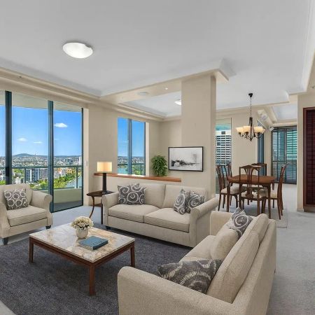 “Exclusive Riverfront Sub-Penthous” - Photo 4