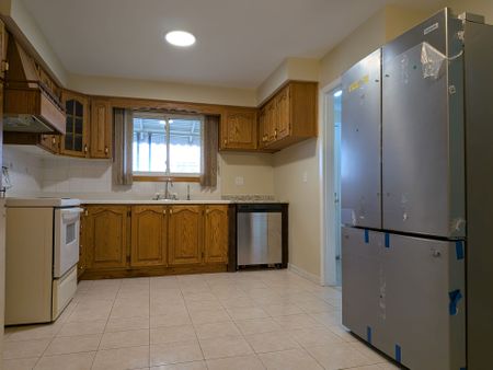 For Lease - 242 Millen Road, Hamilton, Ontario - Photo 4