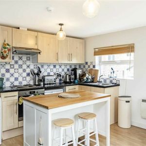 Park Road, TW11, London - Photo 2