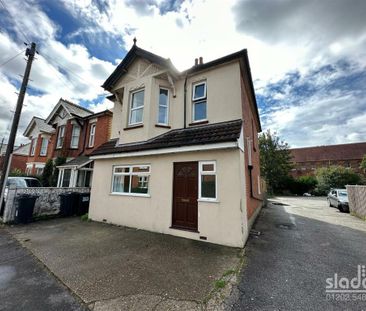 6 bedroom detached house to rent - Photo 3