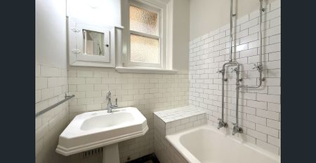 Gracious Art Deco in the heart of Elwood - Photo 4